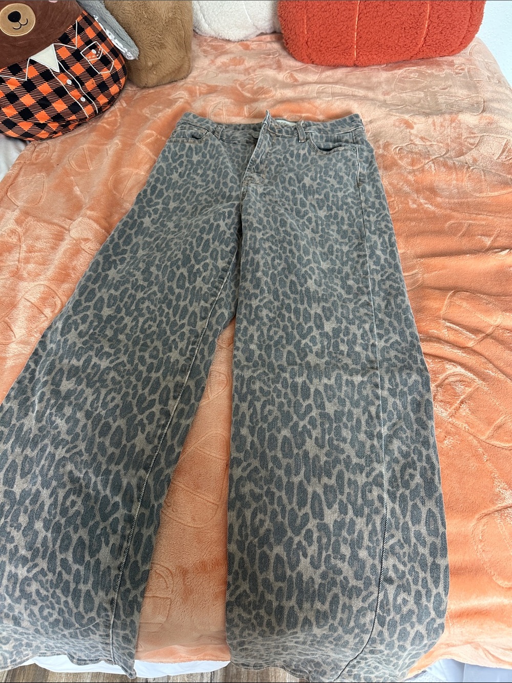 High-Rise Gray Leopard Wide-Leg Jeans